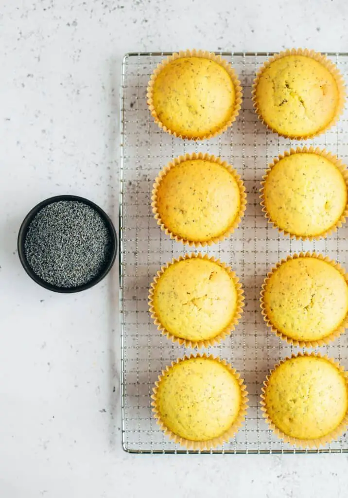 Poppy seed lemon muffins (35 minutes)