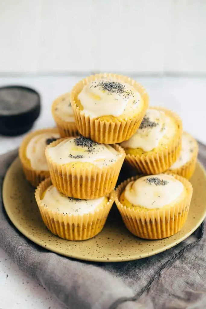 Poppy seed lemon muffins (35 minutes)