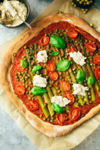 Pizza mit Ricotta und gruenem Spargel vegan Rezept 7 - vegane Rezepte