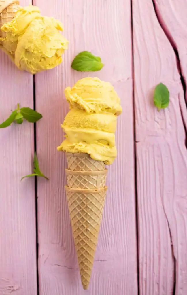 Creamy mango ice cream (with or without ice cream maker)