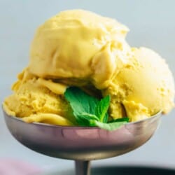 Cremiges Mango Eis (mit oder ohne Eismaschine)