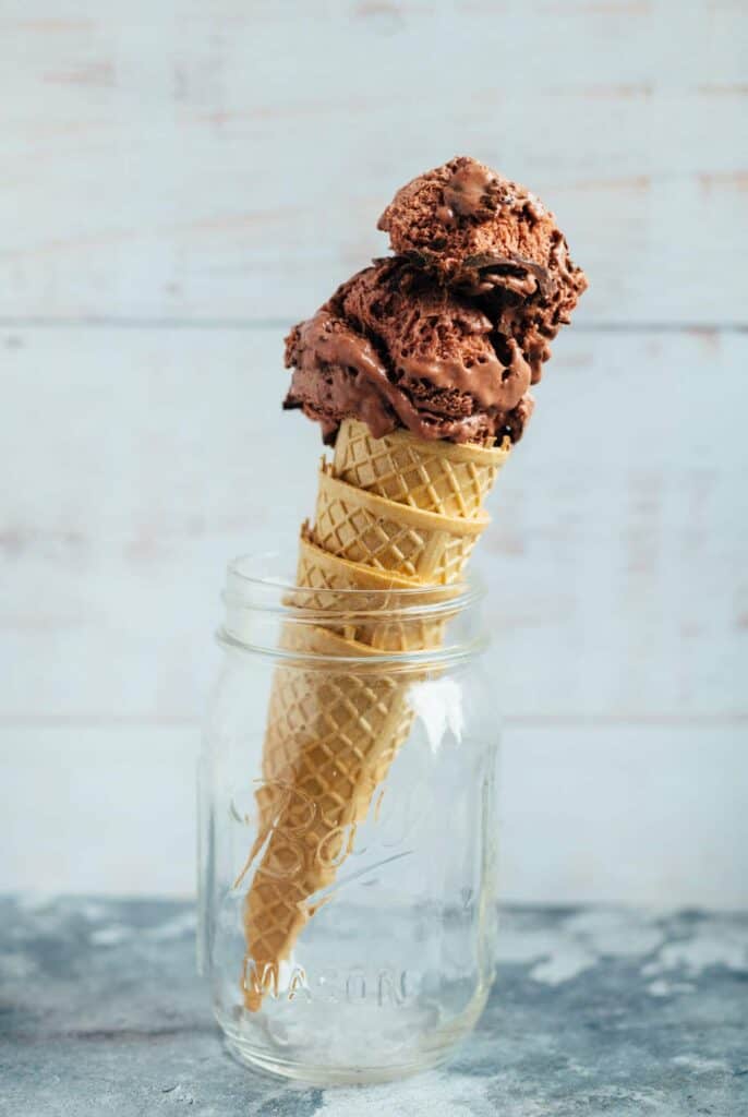 Creamy vegan chocolate cherry ice cream (with and without ice cream maker)