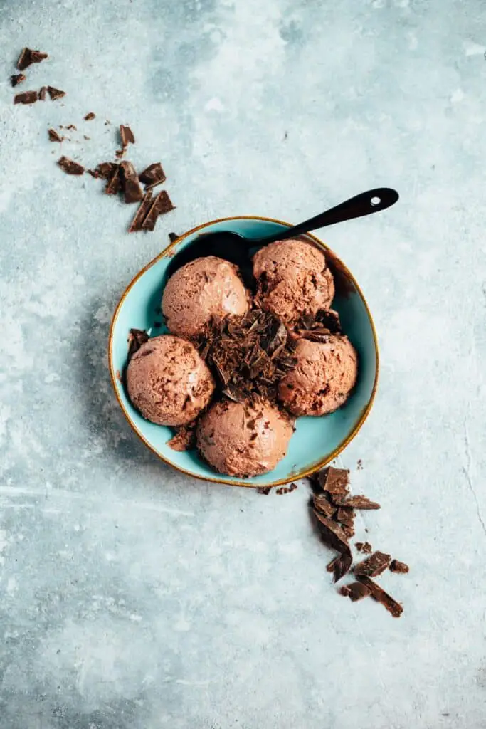 Creamy vegan chocolate cherry ice cream (with and without ice cream maker)