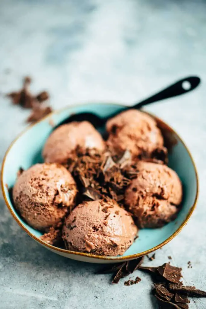 Creamy vegan chocolate cherry ice cream (with and without ice cream maker)