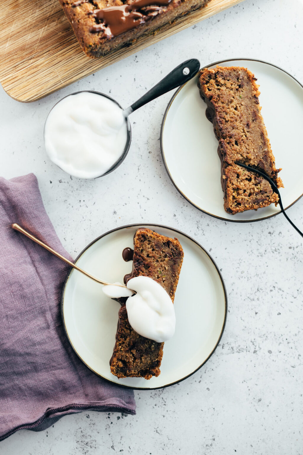 Saftiger veganer Zucchinikuchen — VEGANE VIBES