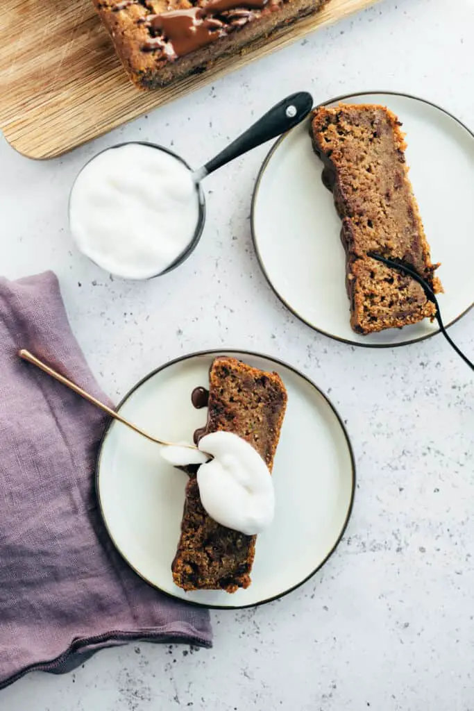 Saftiger veganer Zucchinikuchen