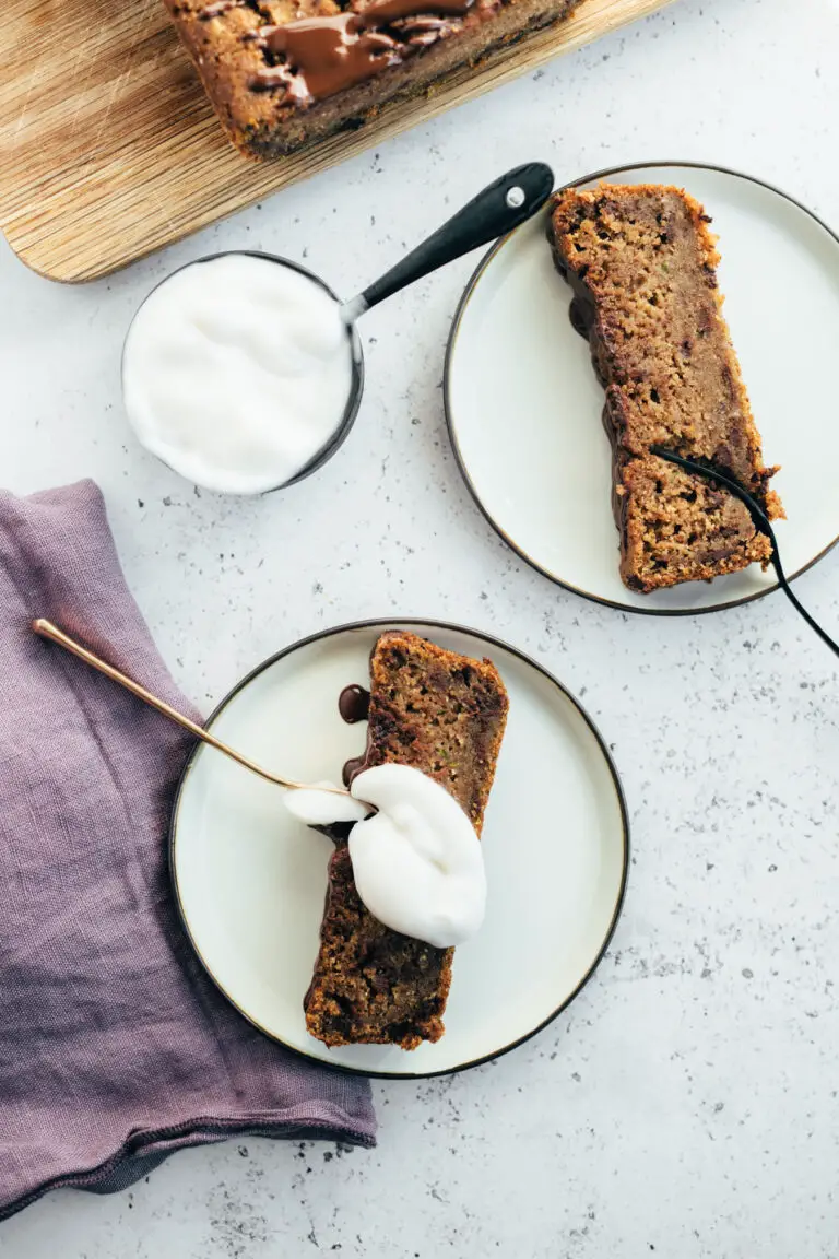 Saftiger veganer Zucchinikuchen — VEGANE VIBES