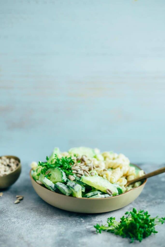 Creamy pasta salad with cucumber