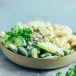 Cremiger Nudelsalat mit Gurke