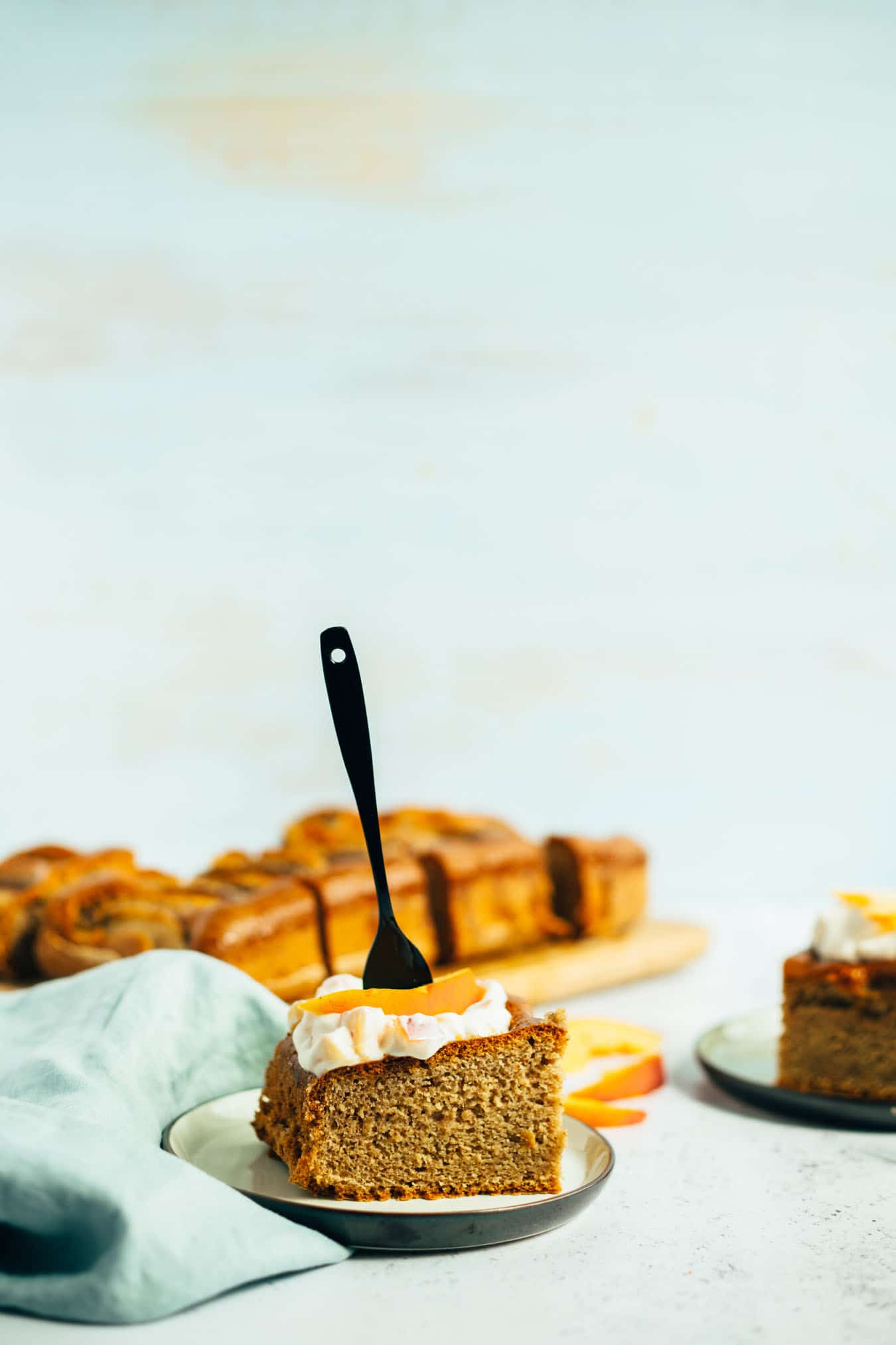 Einfacher Rührkuchen mit Pfirsichen — VEGANE VIBES Einfacher Rührkuchen mit Pfirsichen — VEGANE VIBES