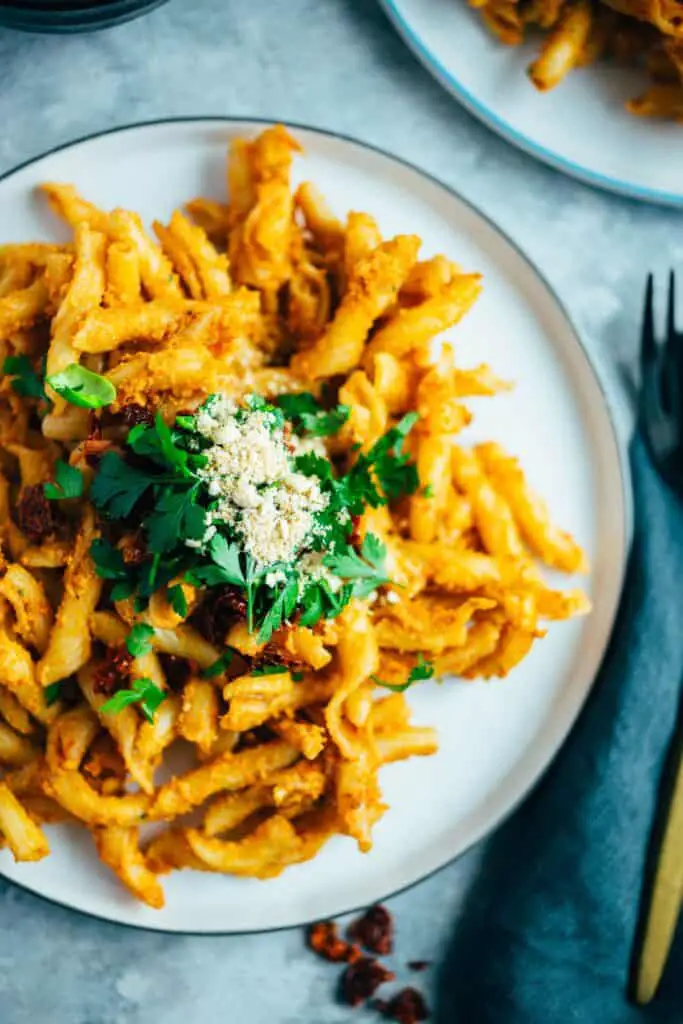 Nudelsalat mit Cashew-Tomaten Pesto