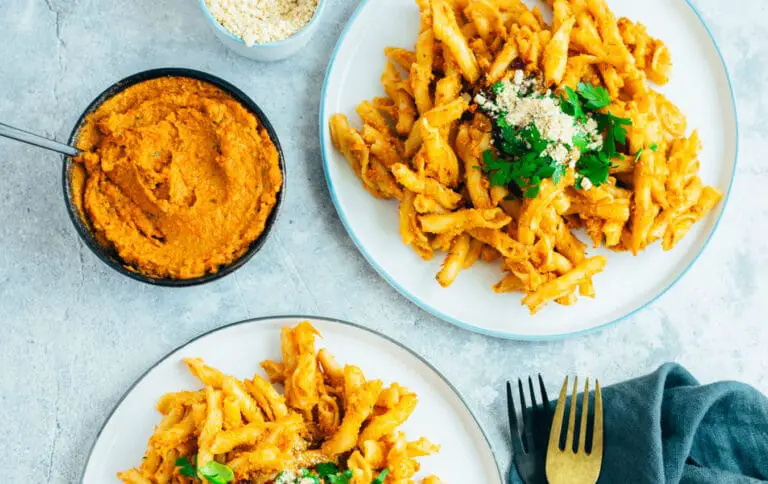 Nudelsalat mit Cashew-Tomaten Pesto