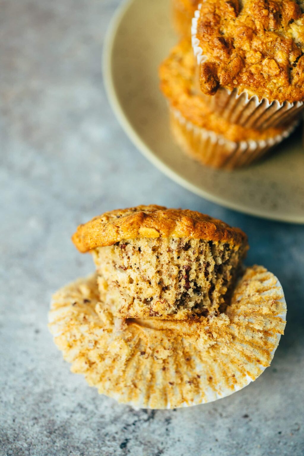 Einfache Bananen Nuss Muffins — VEGANE VIBES