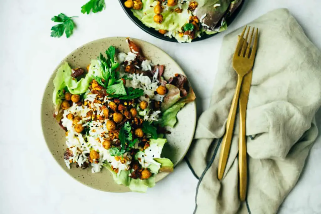 Oriental salad with apricots &amp; chickpeas