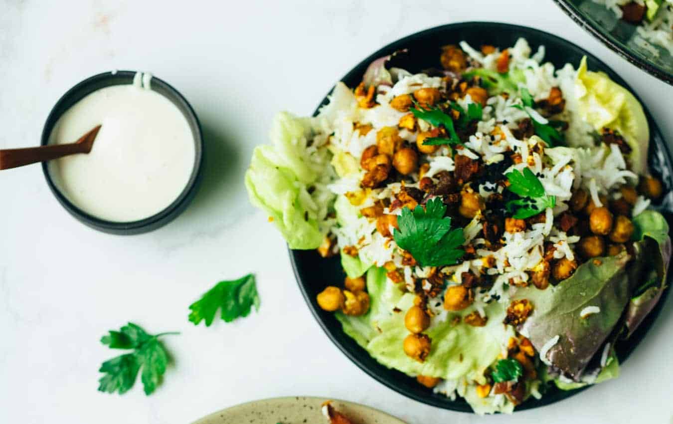 Orientalischer Salat mit Aprikosen &amp; Kichererbsen — VEGANE VIBES