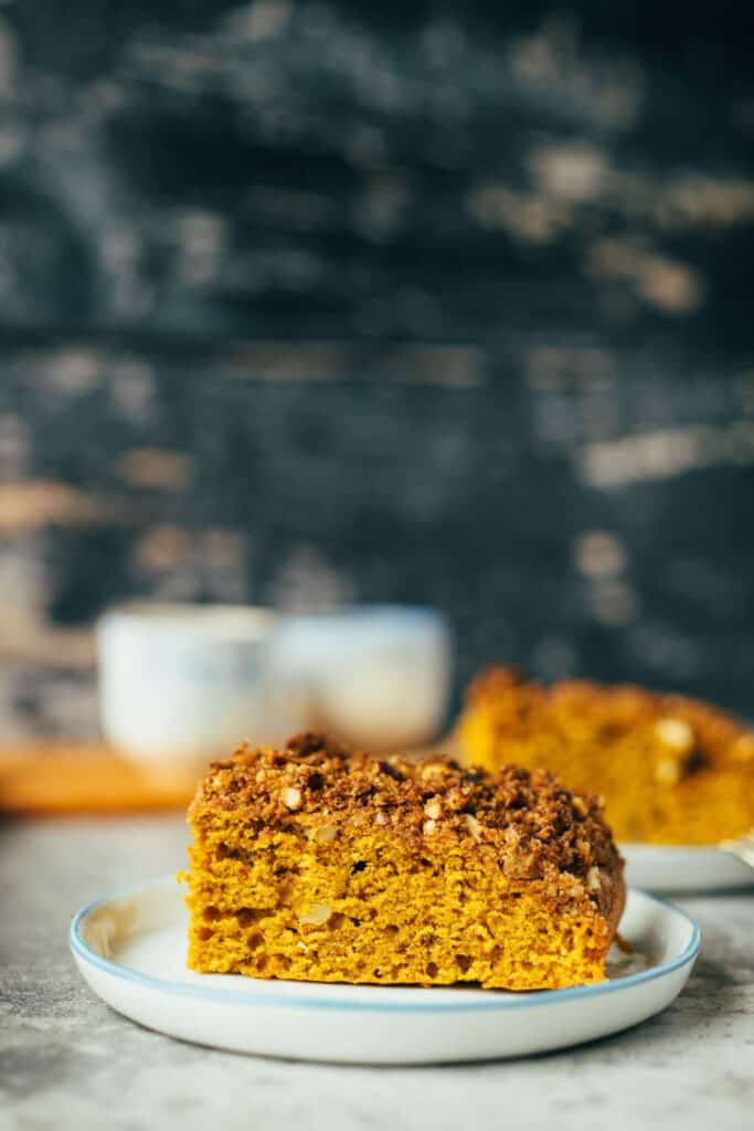 Pumpkin pie with nut crumble