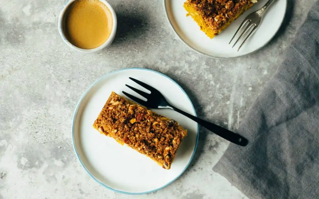 Pumpkin pie with nut crumble