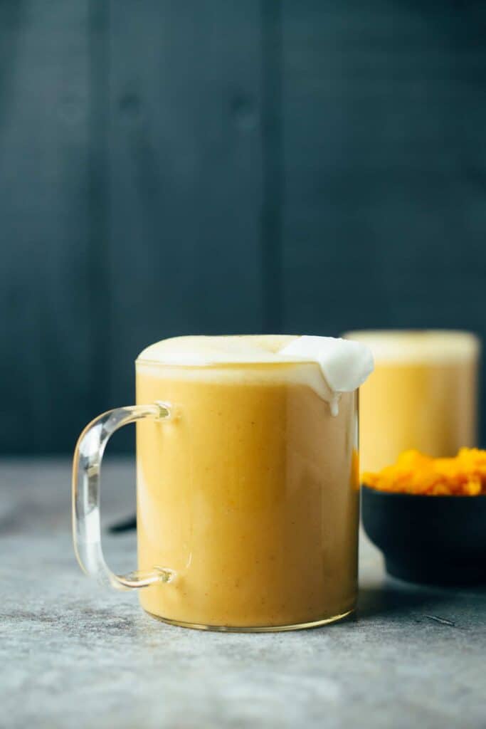 vegan Pumpkin Spice Latte (4 ingredients)