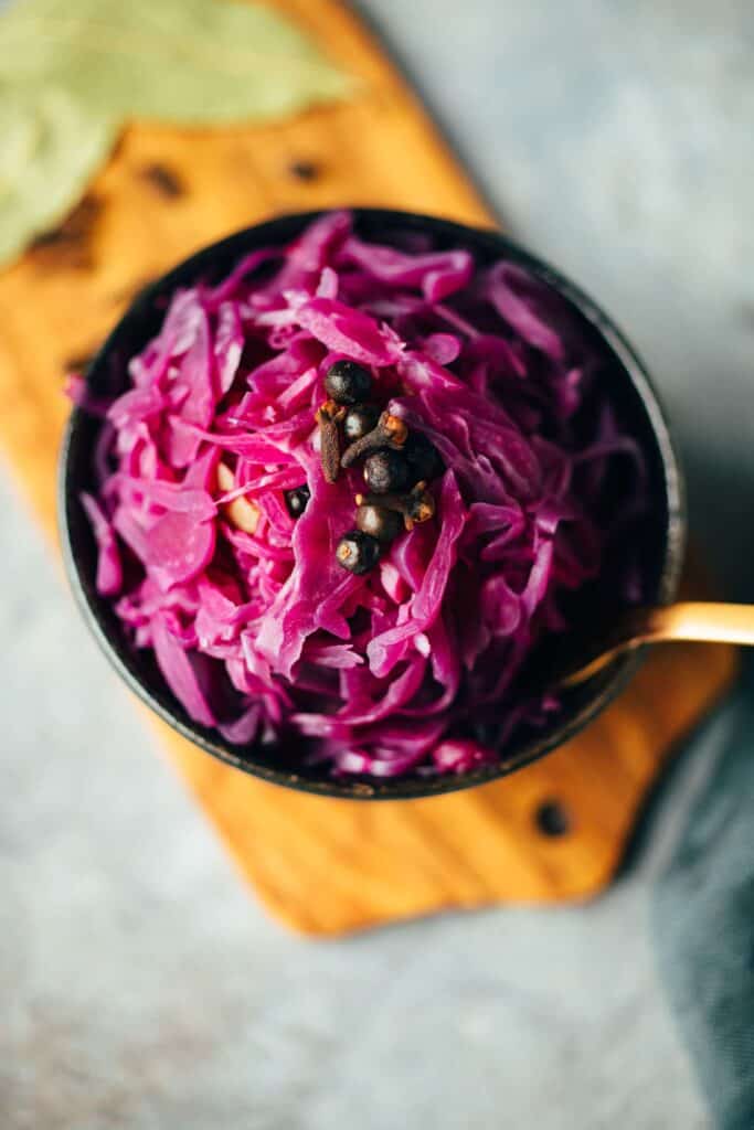 Winterlicher Rotkohl mit Apfel (vegan)