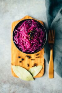 Winterlicher Rotkohl mit Apfel (vegan)