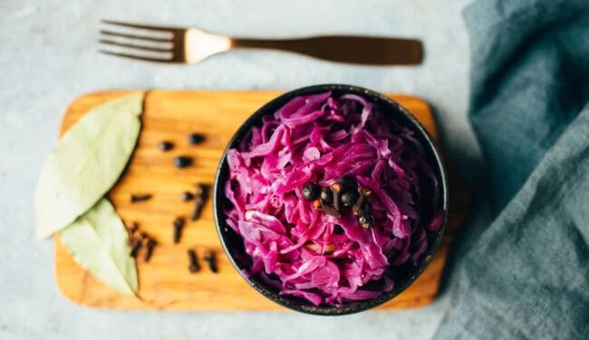 Winterlicher Rotkohl mit Apfel (vegan)