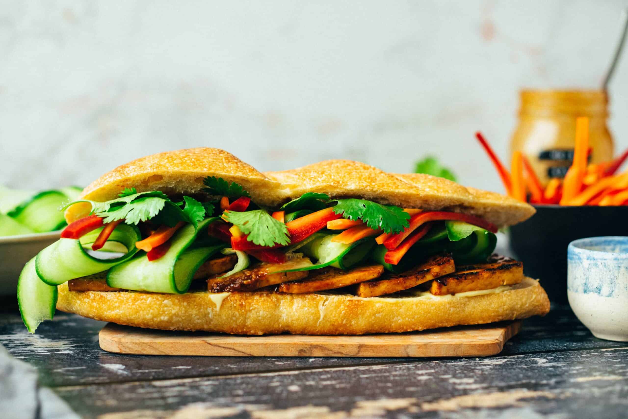 Vietnamesisches Bánh Mi Sandwich vegan - 25 Minuten — VEGANE VIBES