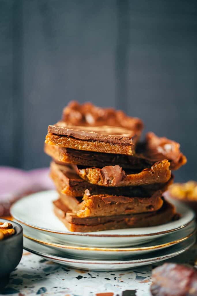 Date caramel slices (3 ingredients) vegan + gluten-free