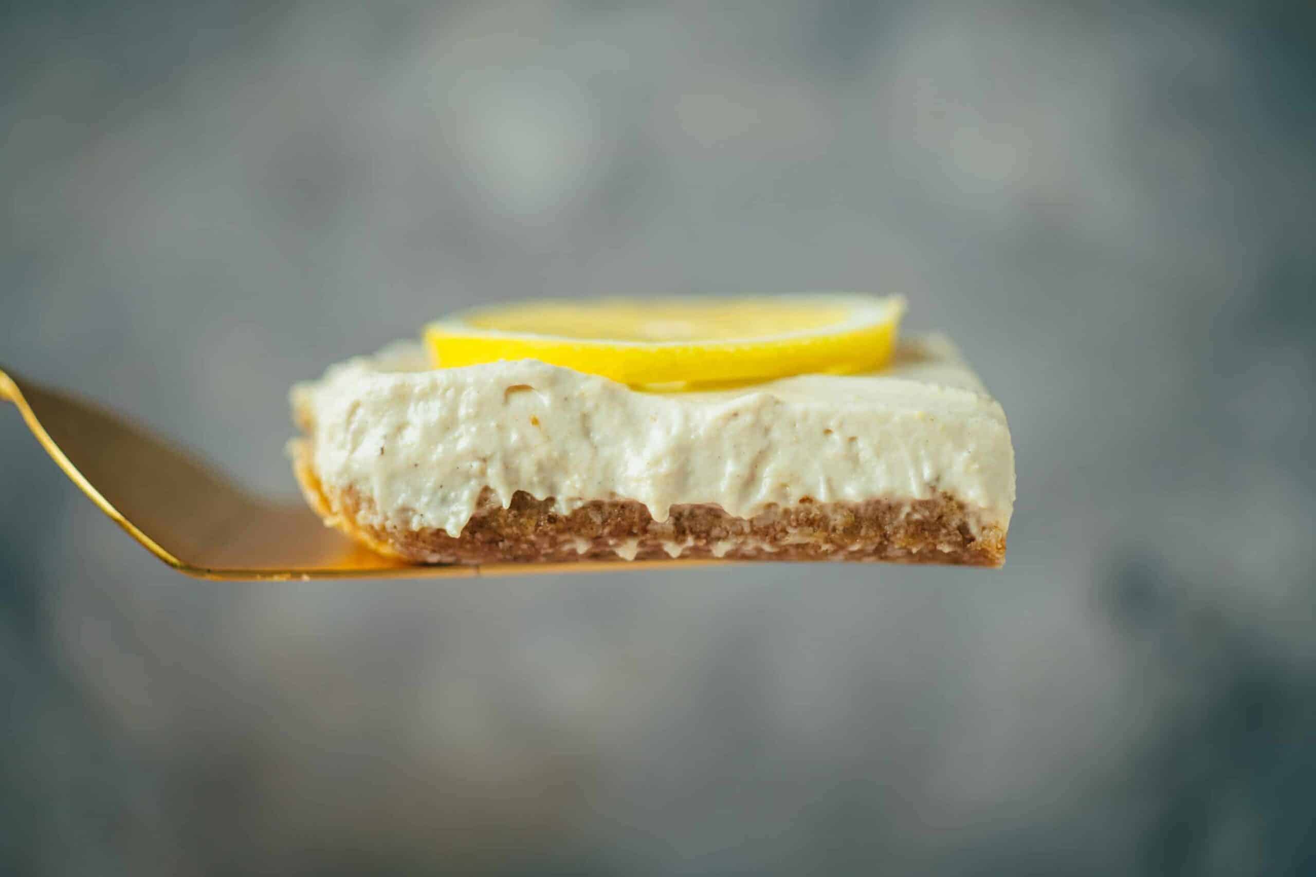 Cremige Zitronenschnitten / Zitronencheesecake (glutenfrei, laktosefrei, vegan)