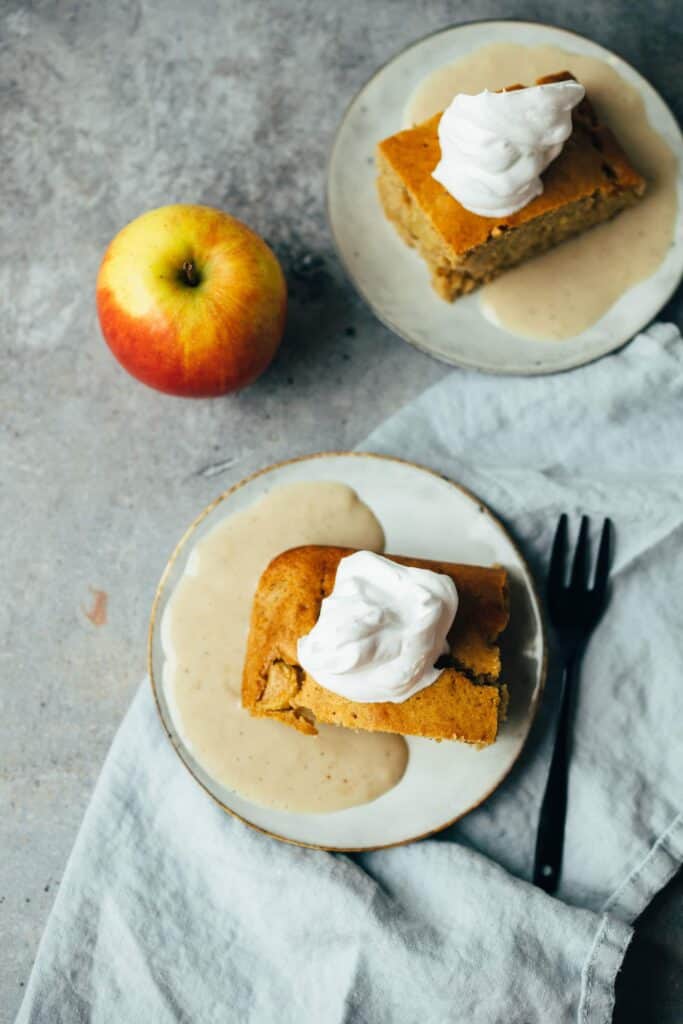 Apfelkuchen mit Vanillesauce (vegan)