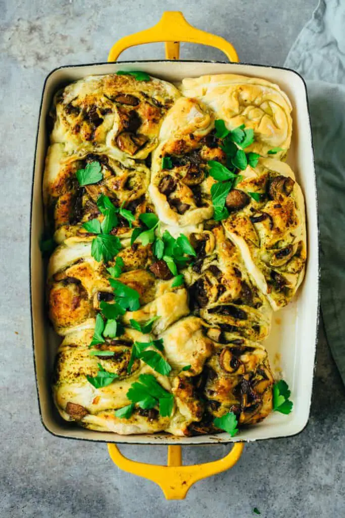 Pizza rolls with pesto and mushrooms