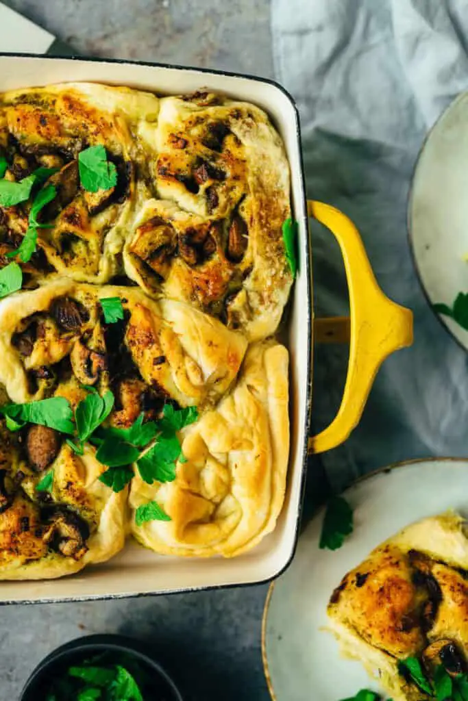 Pizza rolls with pesto and mushrooms