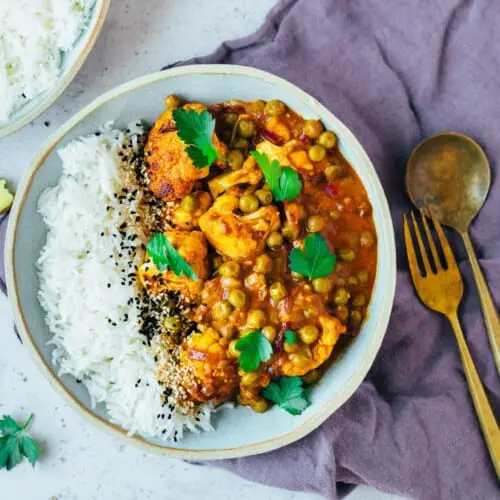 Gebackenes Blumenkohl Curry mit Erbsen