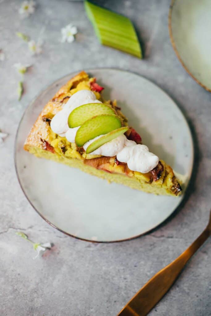 Simple rhubarb cake (vegan)