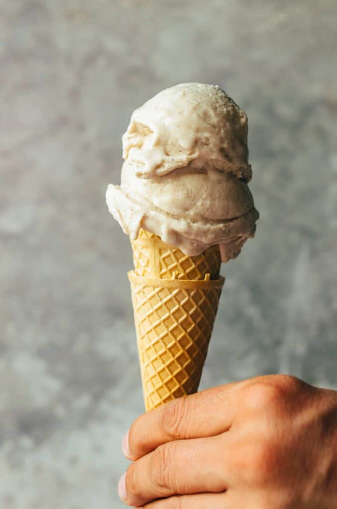 Creamy vegan hazelnut ice cream (with and without ice cream maker)