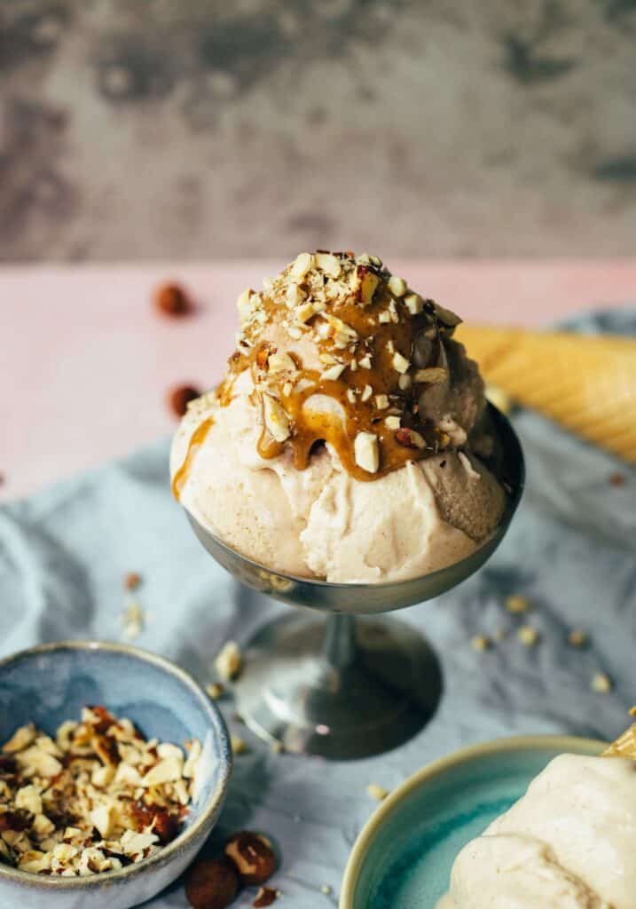 Creamy vegan hazelnut ice cream (with and without ice cream maker)