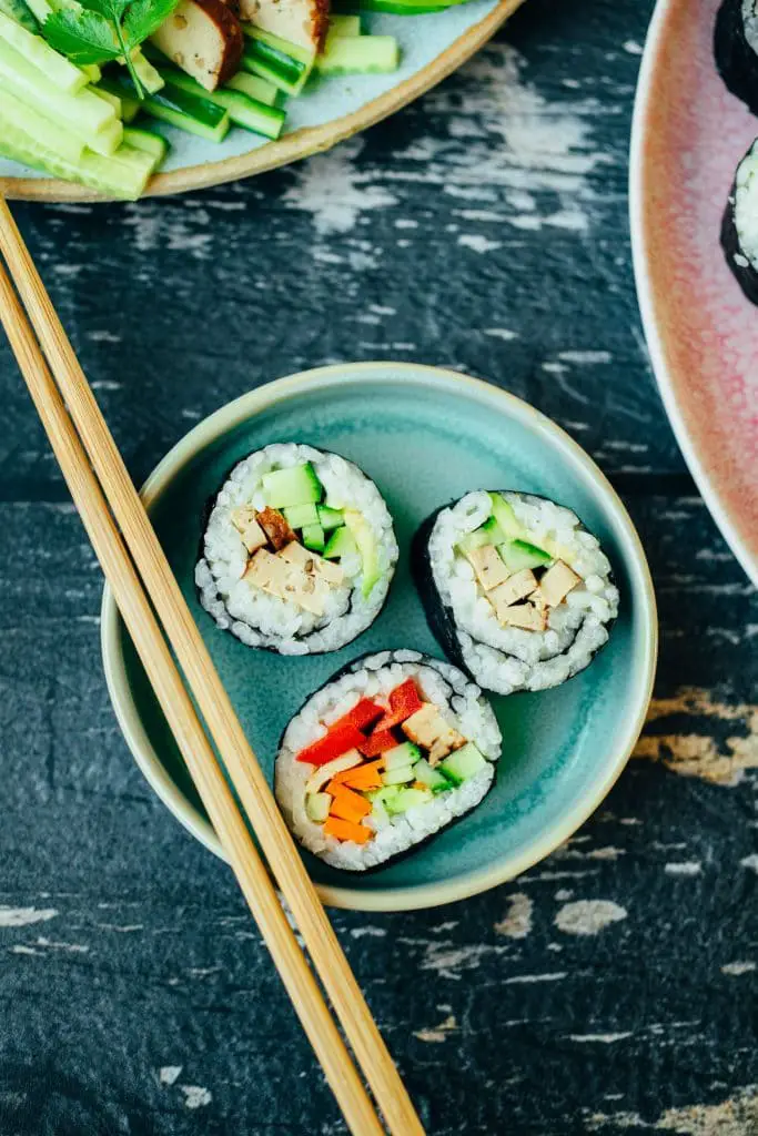 vegan sushi with spicy mayo