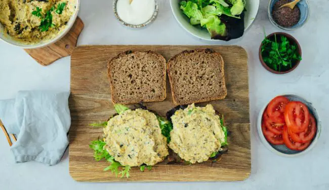 Sandwich mit „Thunfisch“ Creme (vegan)