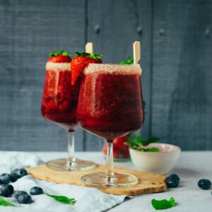 Erfrischender Beeren Slushie