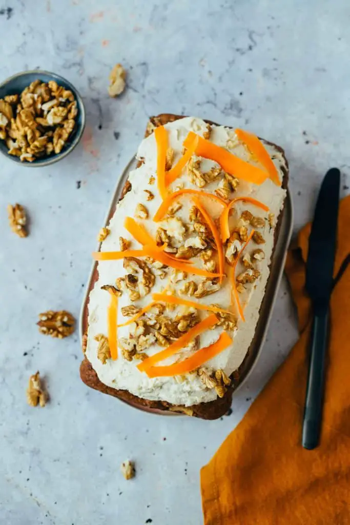 Karottenkuchen mit Cashew Cream Cheese (ölfrei + vegan)