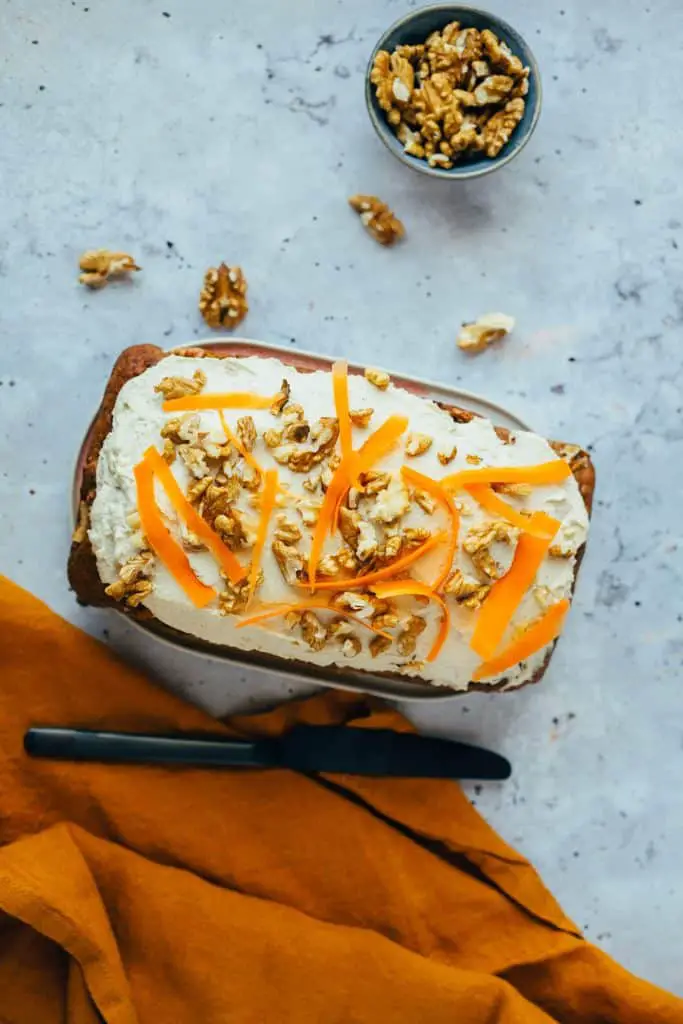 Karottenkuchen mit Cashew Cream Cheese (ölfrei + vegan)