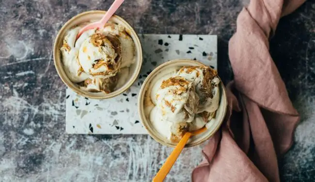 Salted Caramel Eiscreme (mit und ohne Eismaschine)