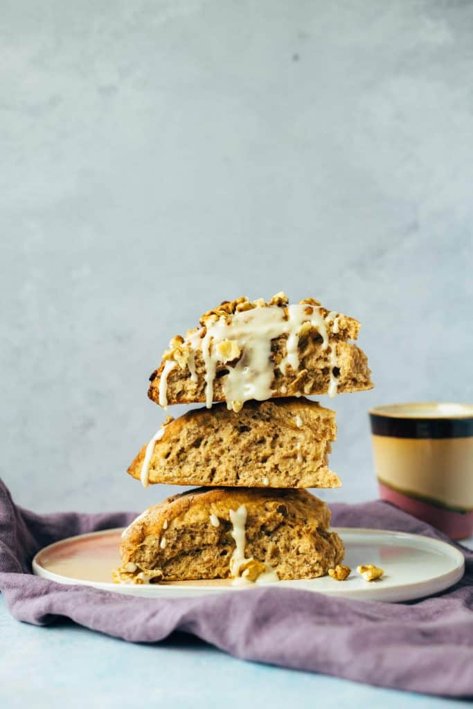 Scones mit karamellisierten Bananen (ölfrei)