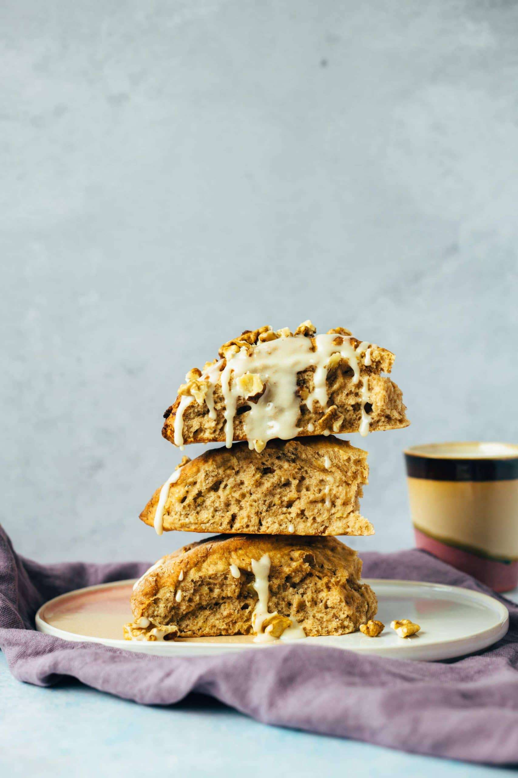 Scones mit karamellisierten Bananen (ölfrei) — VEGANE VIBES