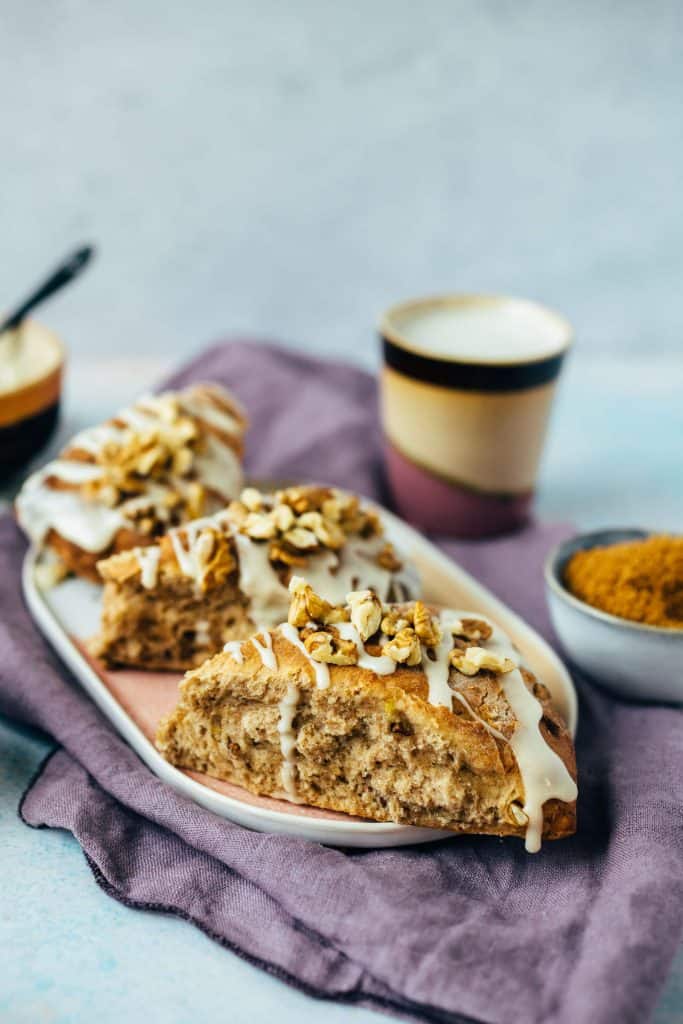 Scones with caramelized bananas (oil-free)