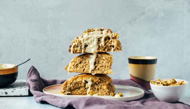 Scones mit karamellisierten Bananen (ölfrei)