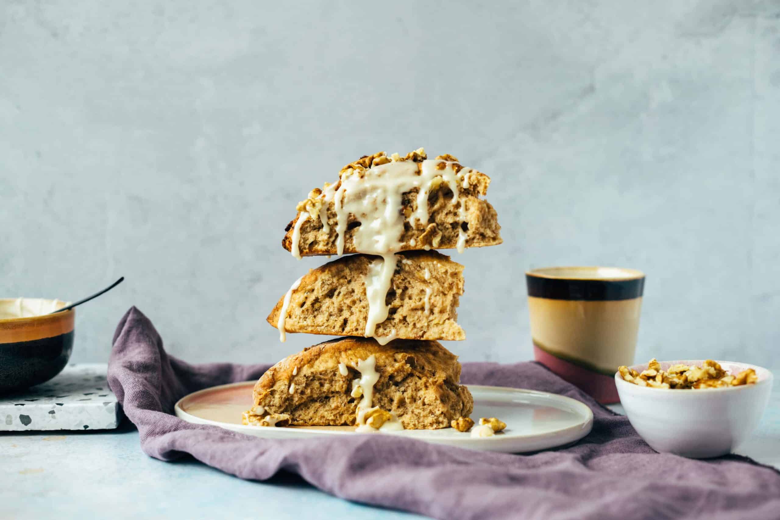 Scones mit karamellisierten Bananen (ölfrei) — VEGANE VIBES