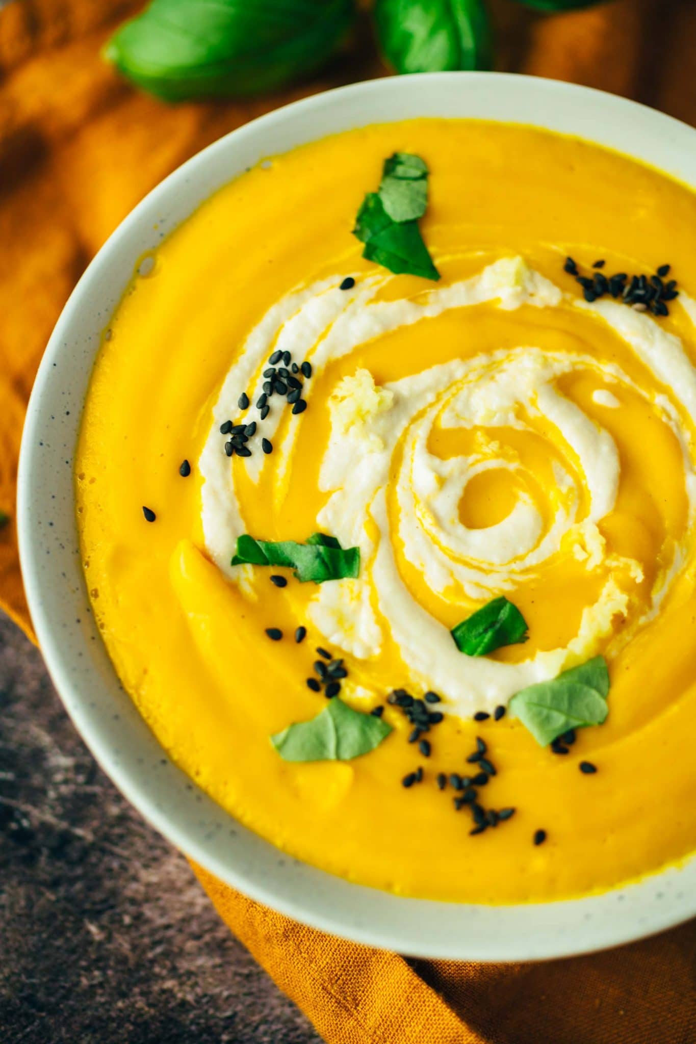 Karottensuppe mit Ingwer Sahne — VEGANE VIBES