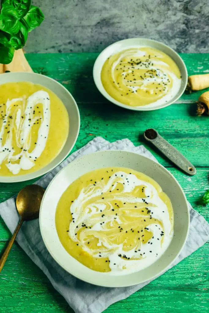 Cremige Pastinakensuppe mit Vanille