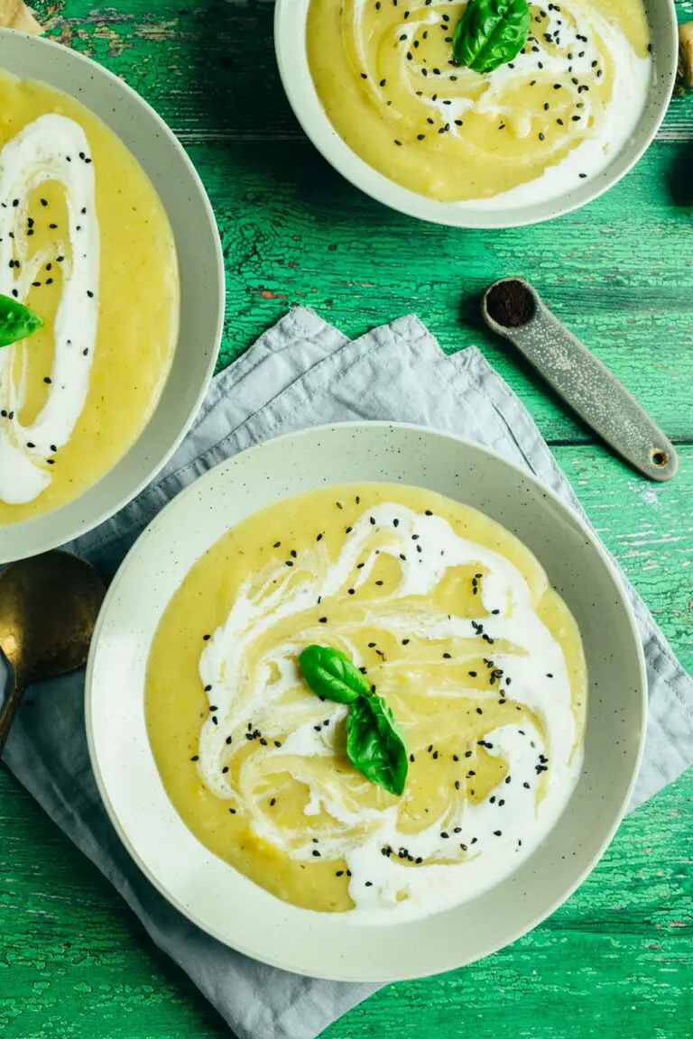 Cremige Pastinakensuppe mit Vanille — VEGANE VIBES