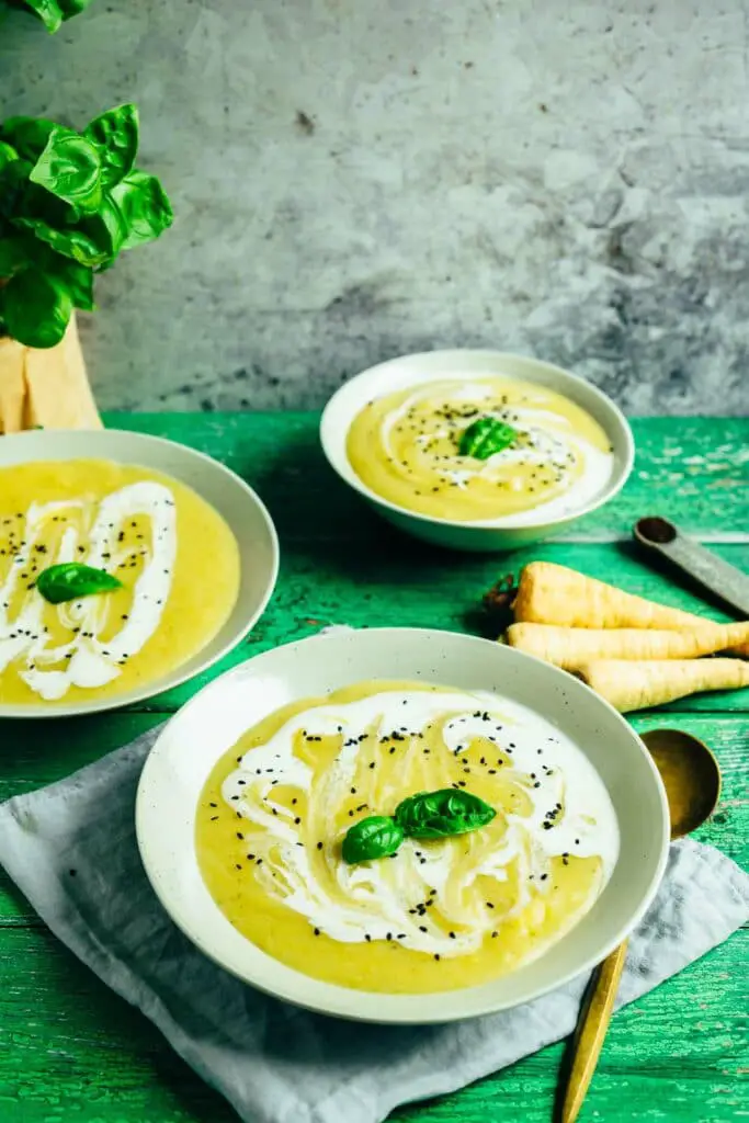 Cremige Pastinakensuppe mit Vanille